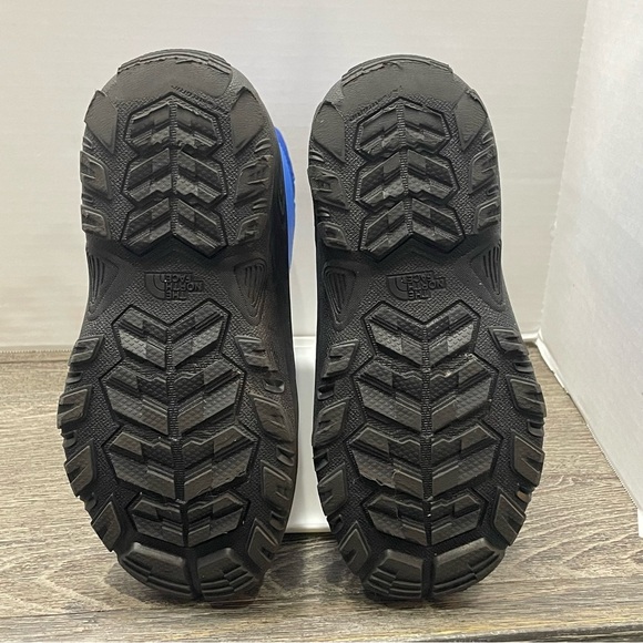 The North Face Vibrant Blue Insulated Boots size 6. Thermafelt. Pre-owned. - Picture 10 of 14